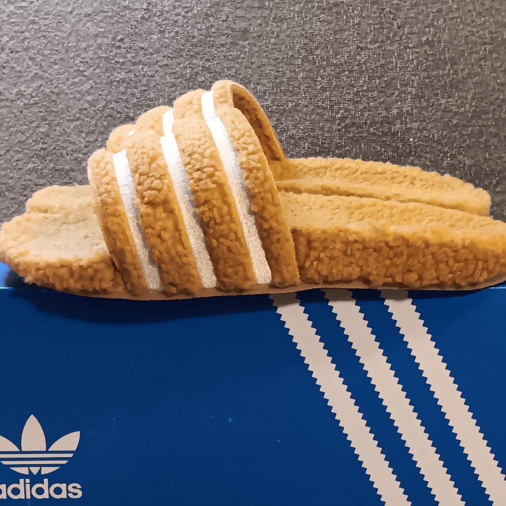 Adidas Men's Adilette Furry Sliders, Size 6